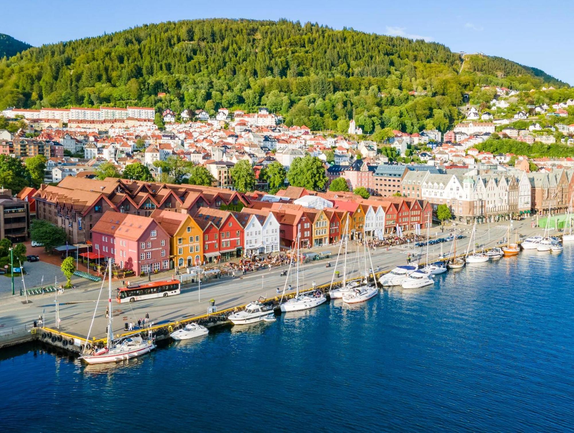King Bed - Renovated 2024 - 2Br Behind Bryggen Apartamento Bergen Exterior foto